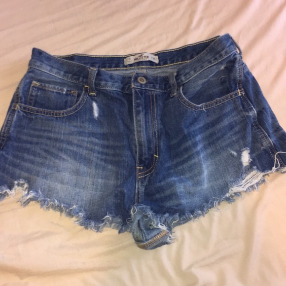 Hollister Hi-Waist Shorts - Picture 2 of 2
